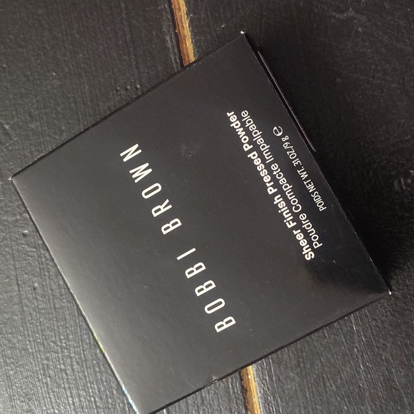 Bobbi Brown Sheer Finish Pressed Powder- SOFT PORCELAIN SHADE - Picture 3 of 11